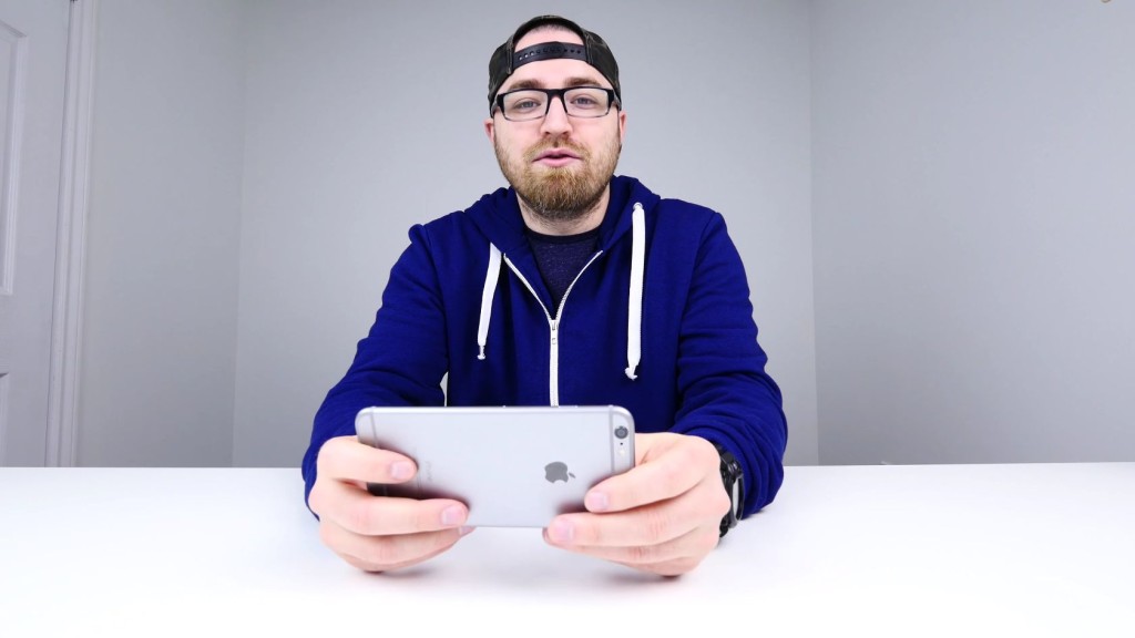 iPhone 6 Plusの折り曲げテストを行ってYoutubeに上げた動画に偽造疑惑?!